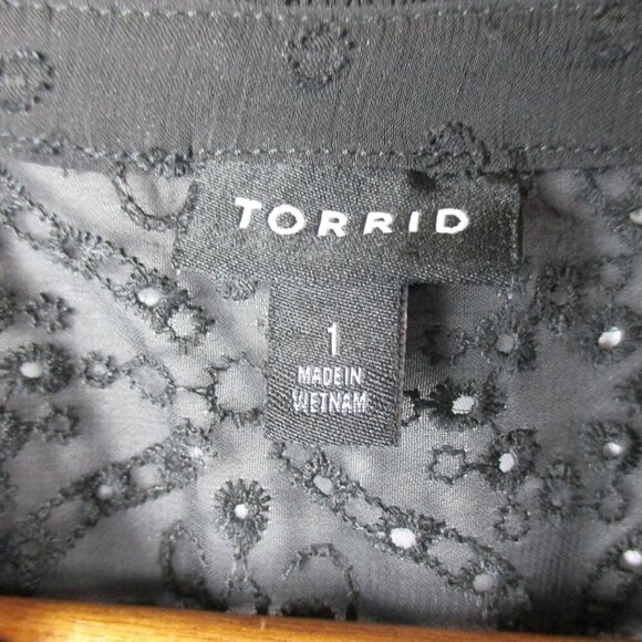 Torrid Black Chiffon Clip Dot With Contrasting Eyelet Top 1X Flirty Whimsigoth - Picture 7 of 8